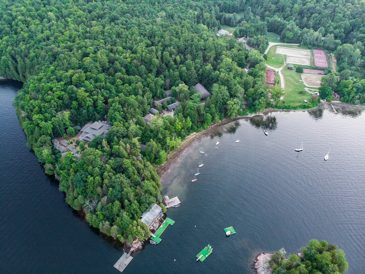 Camp America: Life at Brown Ledge Camp as tennis Counsellors